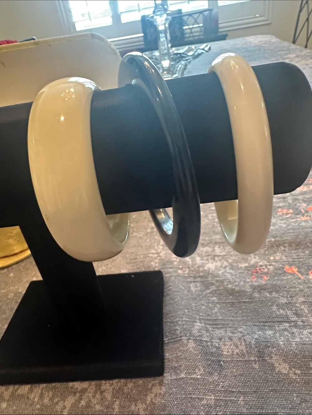 Source Unknown Ivory and blackVintage Resin Bangle Bracelet Set